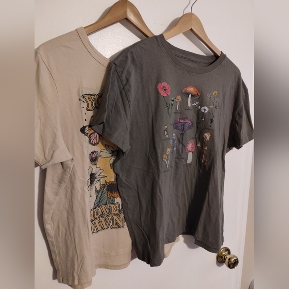 Lot of 2 tees - Picture 1 of 9